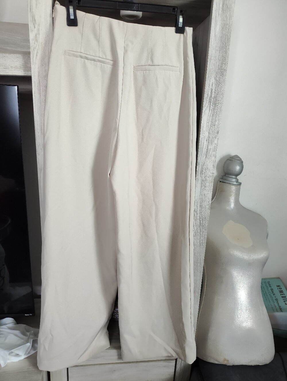 H&M Cream Wide-Leg High-Waist Pants with Gold Buttons - Picture 3 of 6